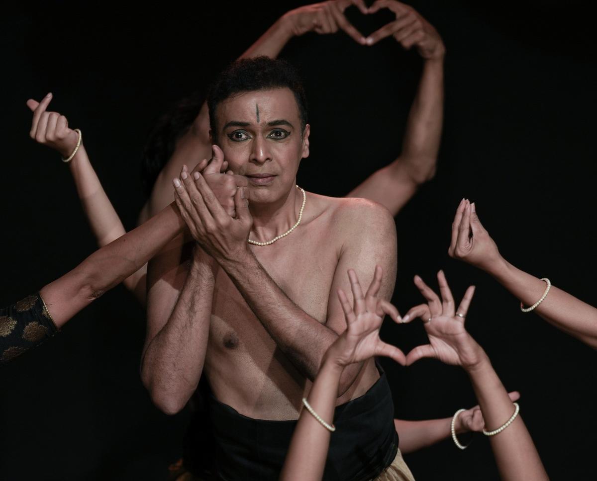 वैभव अरेकर डांस फॉर डांस फेस्टिवल 2025 में अपना नया प्रोडक्शन 'वियोग - फ्रैगमेंट्स ऑफ लाइट' प्रस्तुत करेंगे। वैभव अरेकर डांस फॉर डांस फेस्टिवल 2025 में अपना नया प्रोडक्शन 'वियोग - फ्रैगमेंट्स ऑफ लाइट' प्रस्तुत करेंगे।