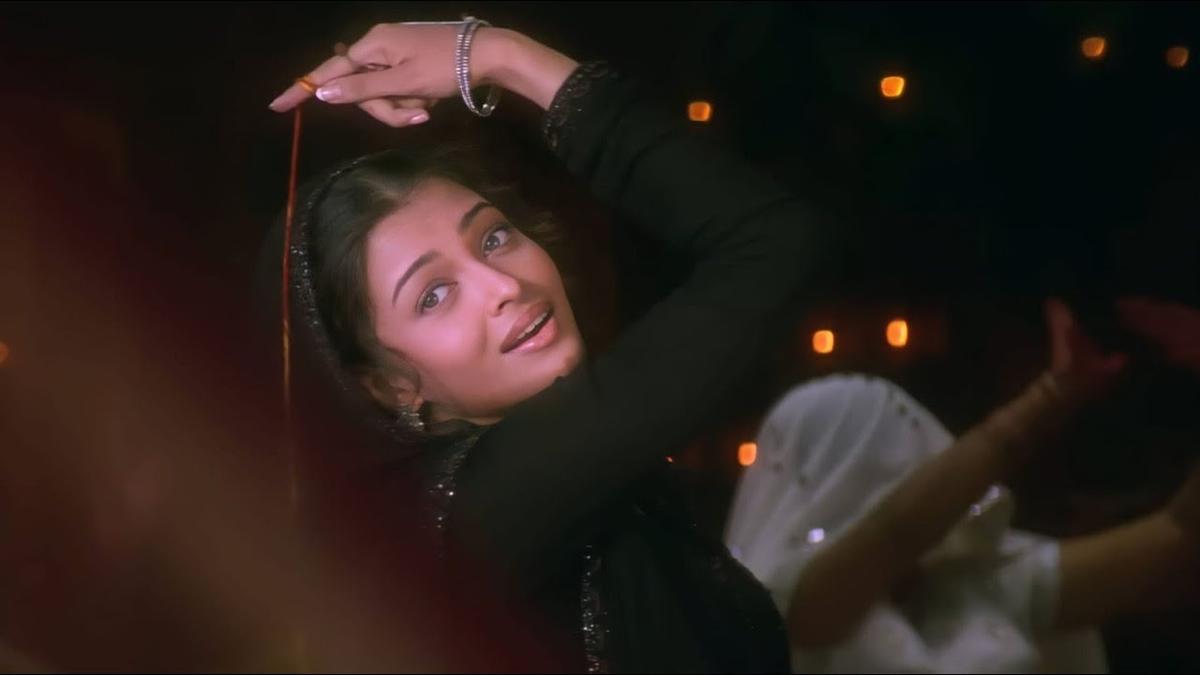 Sujatha has sung ‘Ishq bina’ in Taal with a certain purity of sound that serves the demand of the song. Sujatha has sung ‘Ishq bina’ in Taal with a certain purity of sound that serves the demand of the song.