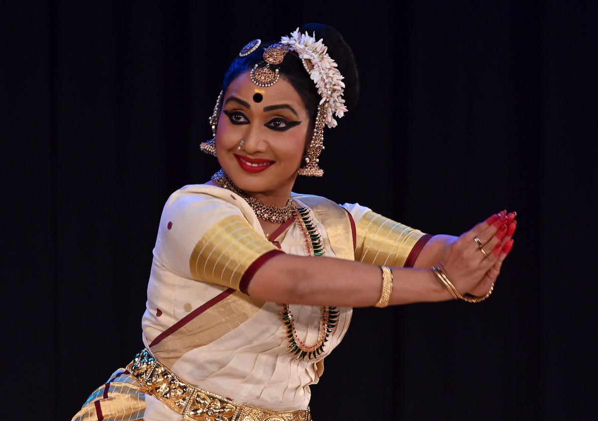 Rhythmic complexities are usually not a feature of Mohiniyattam, but Neena Prasad chose a fairly complex one.