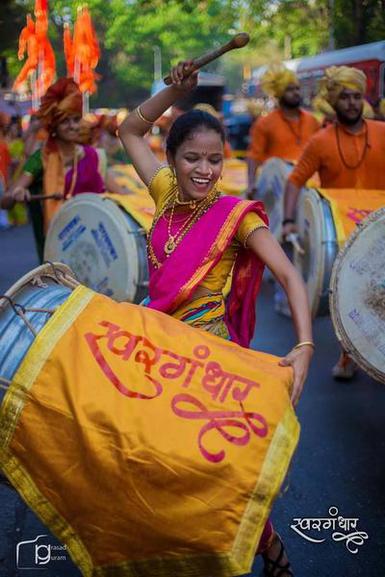 Women break gender stereotypes with the dhol - The Hindu