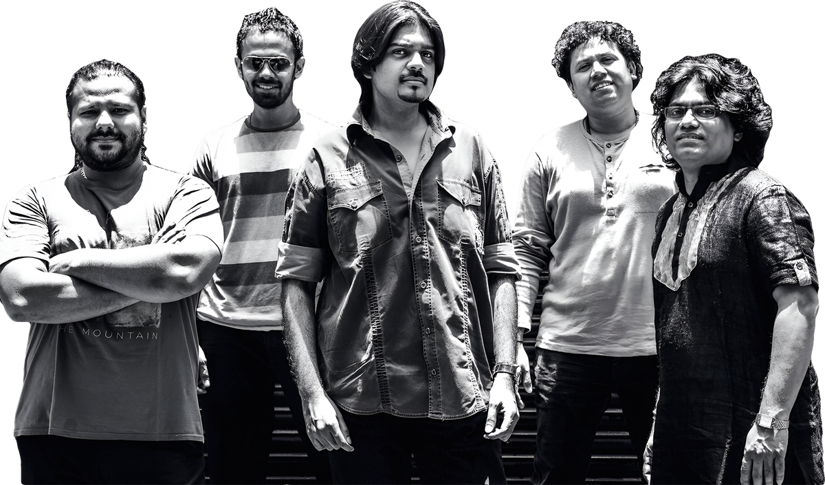 Sitar's ambush Ravi Chari and his project crossing have created a special composition as a tribute to Tabla Mestro Ustad Zakir Hussain.