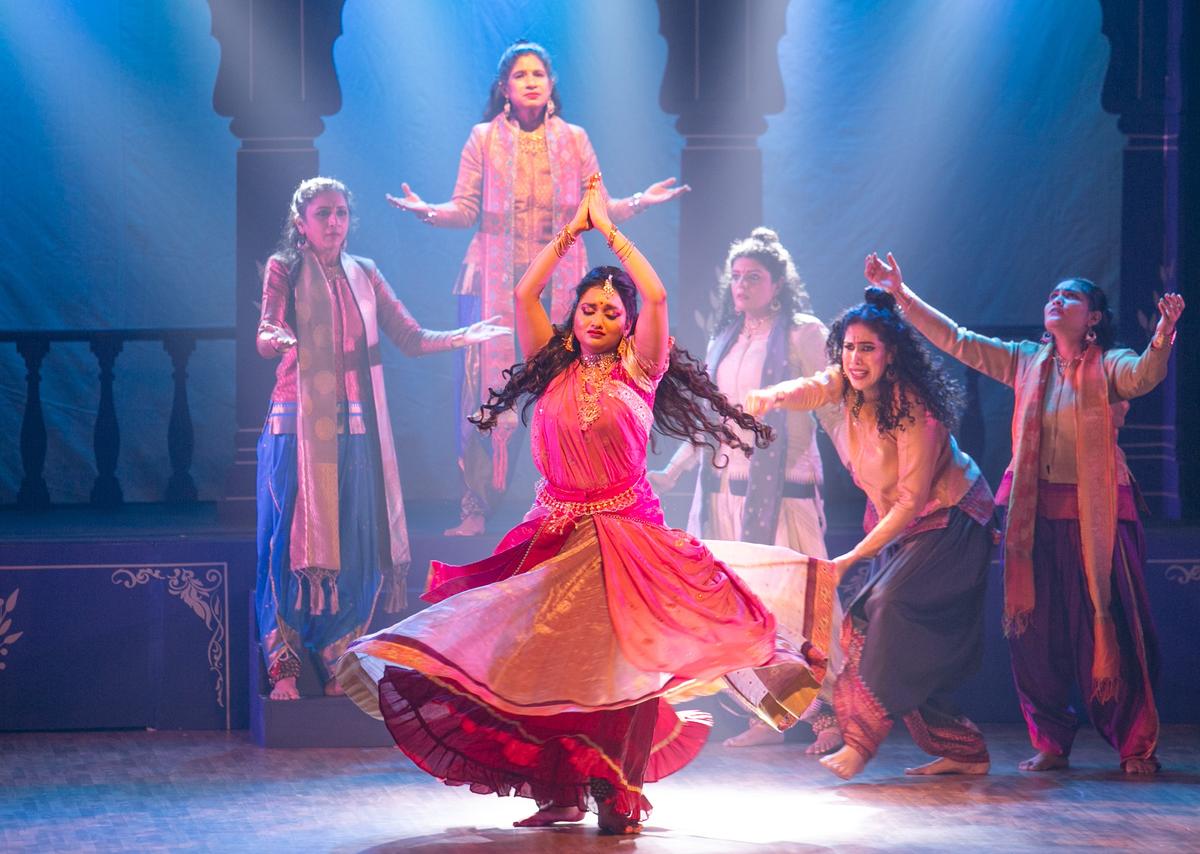 The production ‘Kaalam Uruttum Dhaayam’ had more theatrical elements with Kathak footwork patterns and movements visible only in a few places. 