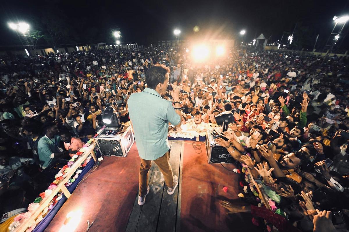 Zubeen Garg performing at Helcha. Zubeen Garg performing at Helcha.