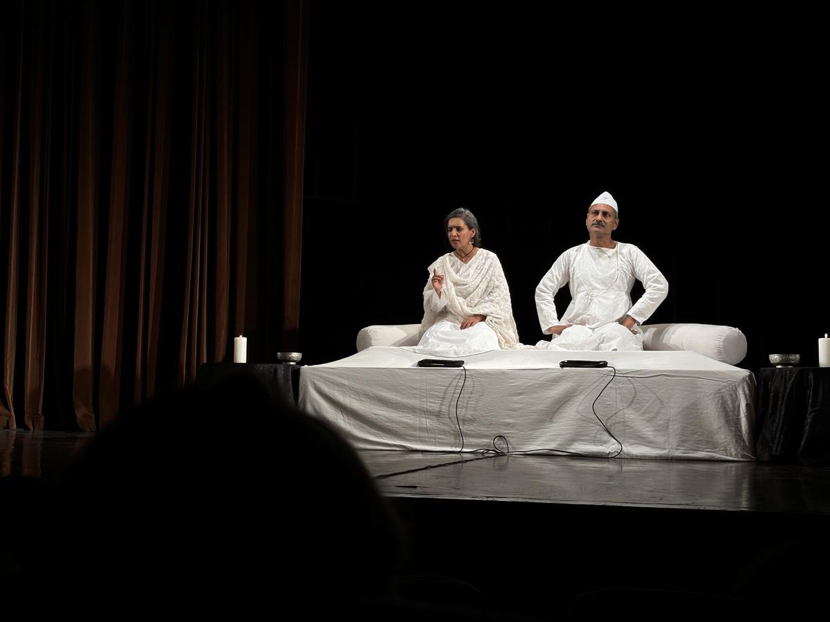 Mehmood and Poonam take turns to narrate the story of Sand Samadhi, which revolves around a mother and daughter. Mehmood and Poonam take turns to narrate the story of Sand Samadhi, which revolves around a mother and daughter.