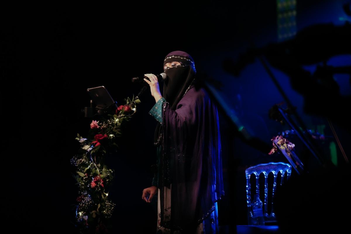 Khatija menerjemahkan 'Chinnanjiru nilavae' (Ponniyin Selvan 2) dengan kematangan emosi.