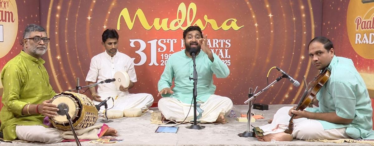 Vivek Moozhikulam with Badri Narayanan (violin), Melakaveri K. Balaji (mridangam) and Nerkunam S. Sankar (kanjira). Vivek Moozhikulam with Badri Narayanan (violin), Melakaveri K. Balaji (mridangam) and Nerkunam S. Sankar (kanjira).