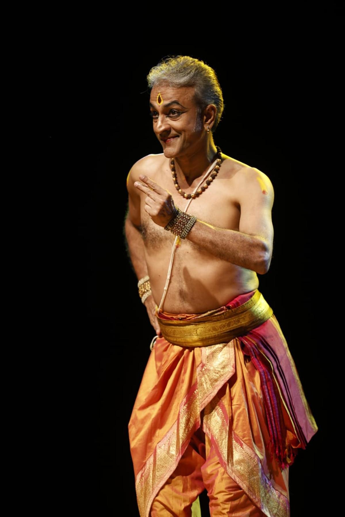 जी. नरेंद्र करीबी विश्वासपात्रों की आलोचना स्वीकार करते हैं लेकिन दिन के प्रदर्शन का आत्म-विश्लेषण करना पसंद करते हैं। जी. नरेंद्र करीबी विश्वासपात्रों की आलोचना स्वीकार करते हैं लेकिन दिन के प्रदर्शन का आत्म-विश्लेषण करना पसंद करते हैं।