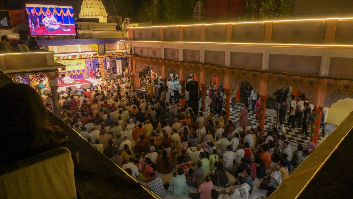 At Sankat Mochan Sangeet Samaroh, artistes of all faiths mark their attendance at Hanuman’s durbar