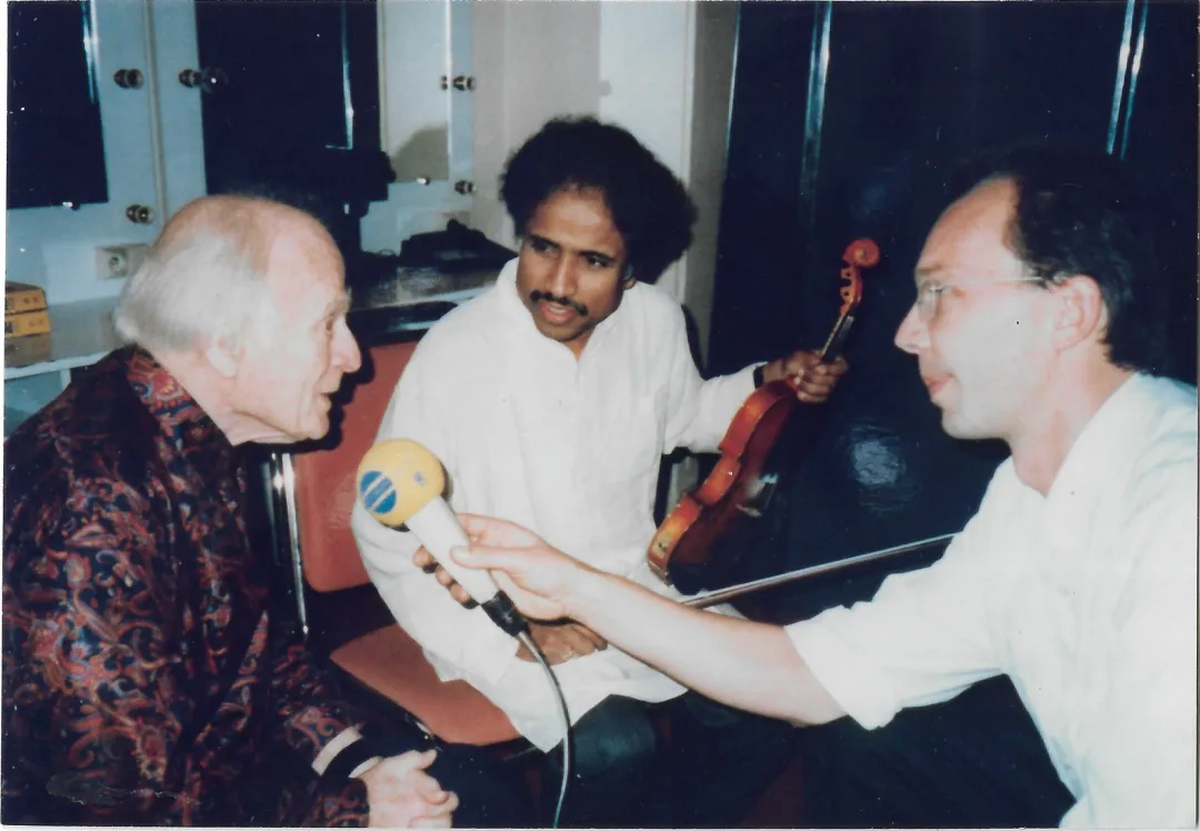 L. Subramaniam with Yehudi Menuhin during an interview in East Germany.