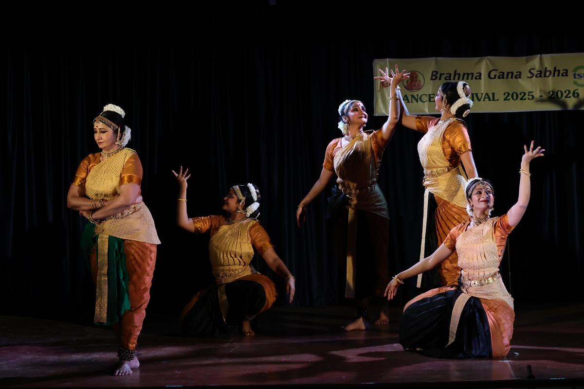 O timing e a coordenação perfeitos aumentaram o apelo da produção temática de Sujatha Srinivasan.