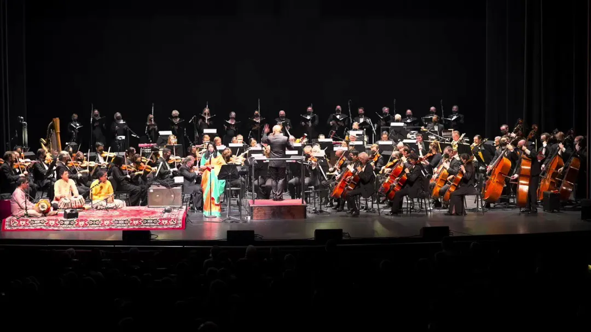 L. Subramaniam with the Houston Symphony.