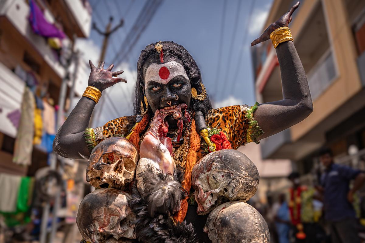 Da Mayana Kollai e Kulasai Dasara a Masan Holi, Ramya ha anche documentato molte esibizioni rituali. 