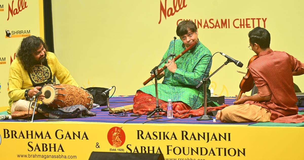 L with Shashank. Ramakrishnan (violin) and Patri Satish Kumar (mridangam).