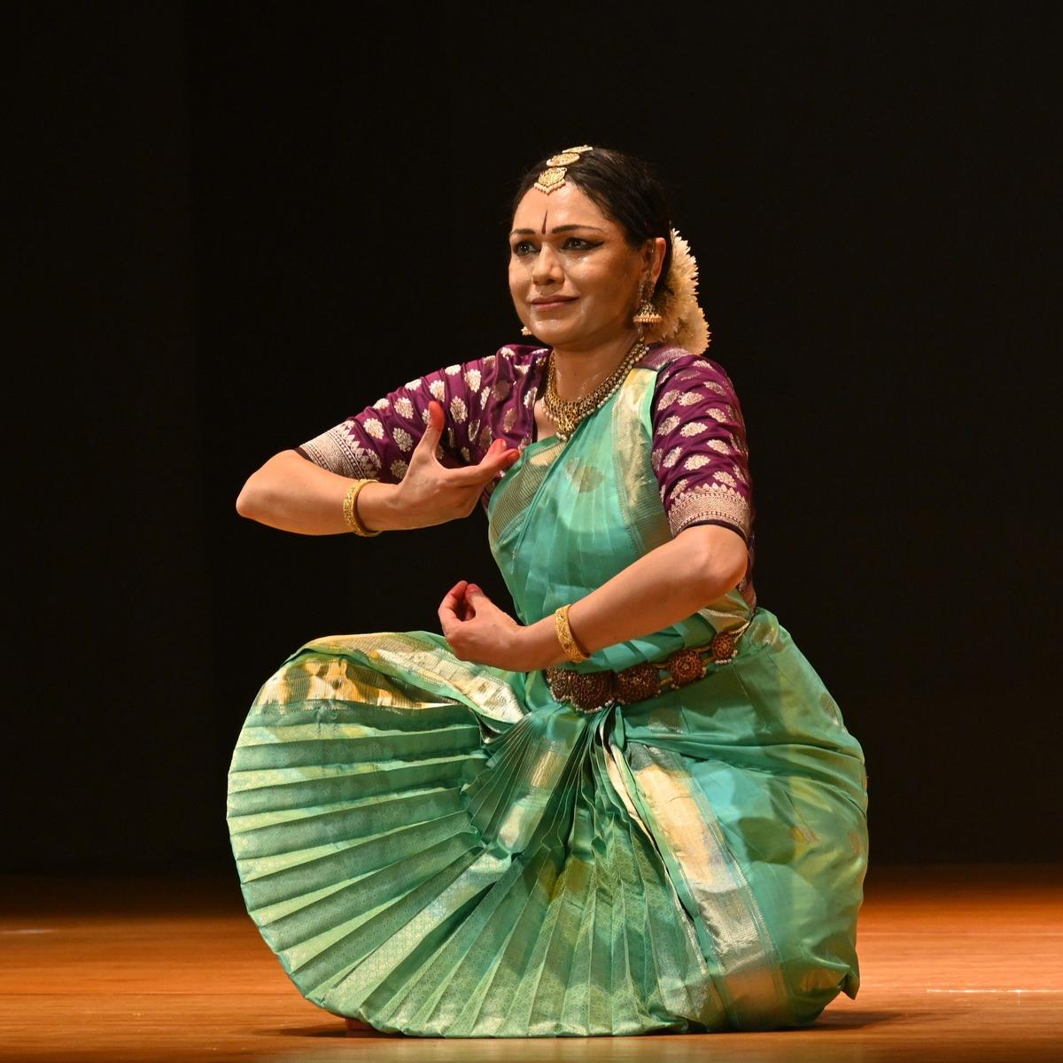 Rama Vaidyanathan retratou momentos imaginados de forma criativa por meio de sancharis impecáveis. 