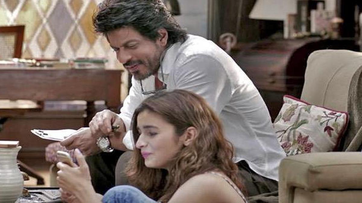 Dear Shah Rukh Khan, We Loved Your 'Retro Look' In This Pic Shared