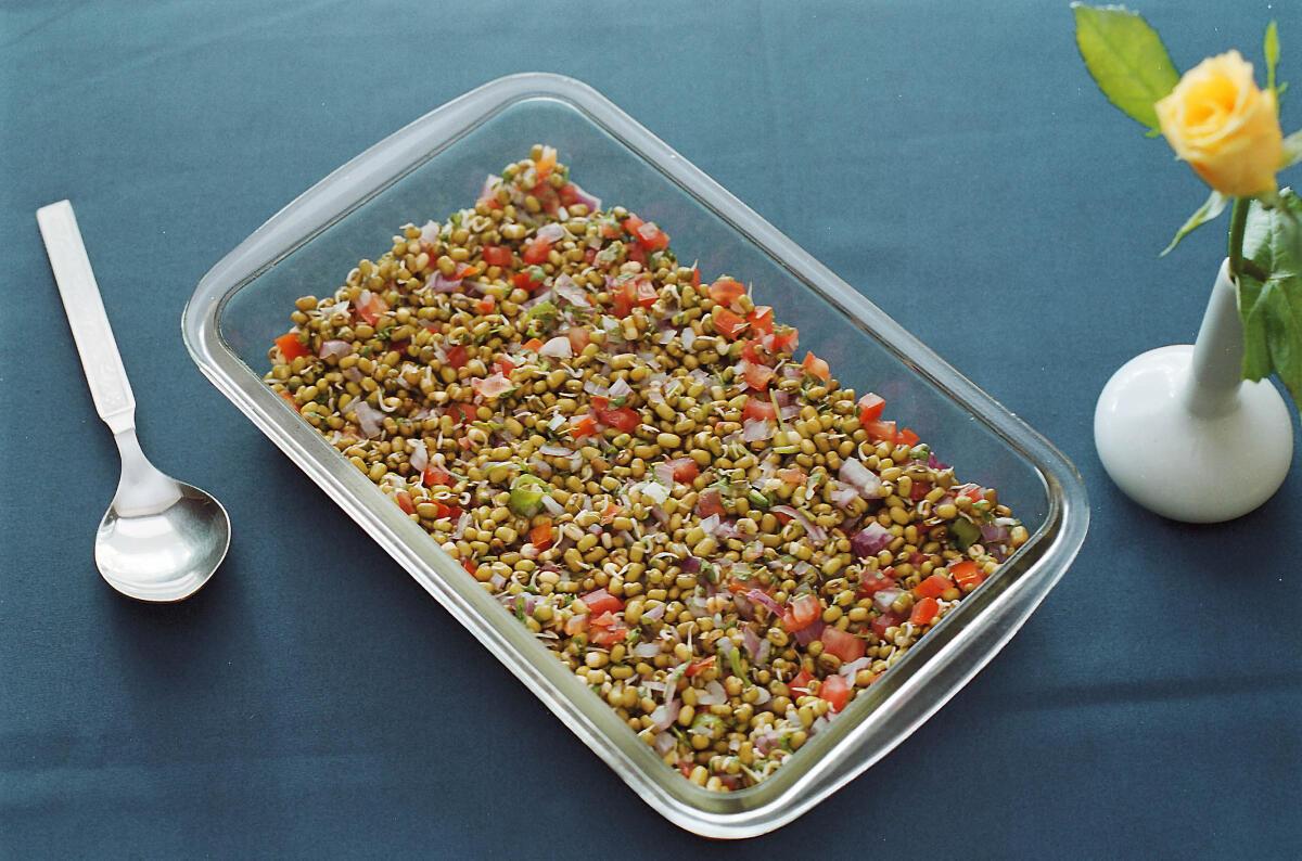 अंकुरित सलाद