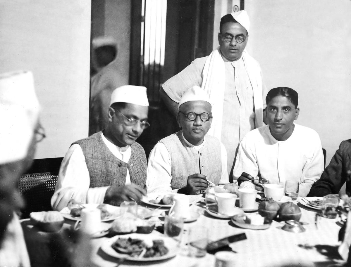 एमटीआर टिफिन पार्टियां 1940 और 1950 के दशक में लोकप्रिय थीं एमटीआर टिफिन पार्टियां 1940 और 1950 के दशक में लोकप्रिय थीं