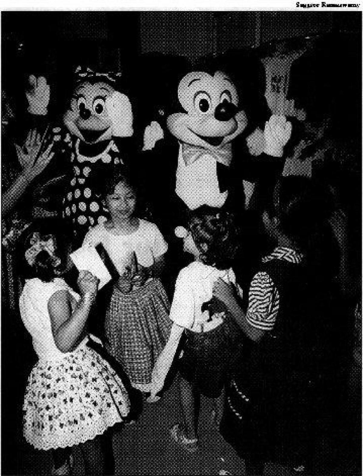 1997: On Christmas eve, Mickey Mouse and Minnie Mouse of Walt Disney Inc. were in Bangalore. This three-day trip is a part of the Disney and Christmas Carnival hosted by Shoppers’ Stop and the Mickey 1997
