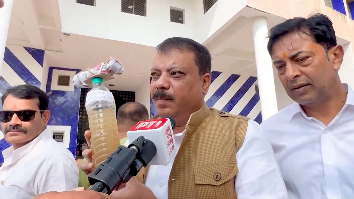 Indore water contamination: Cong MLAs protest with bottles of ‘contaminated’ water in MP Assembly complex