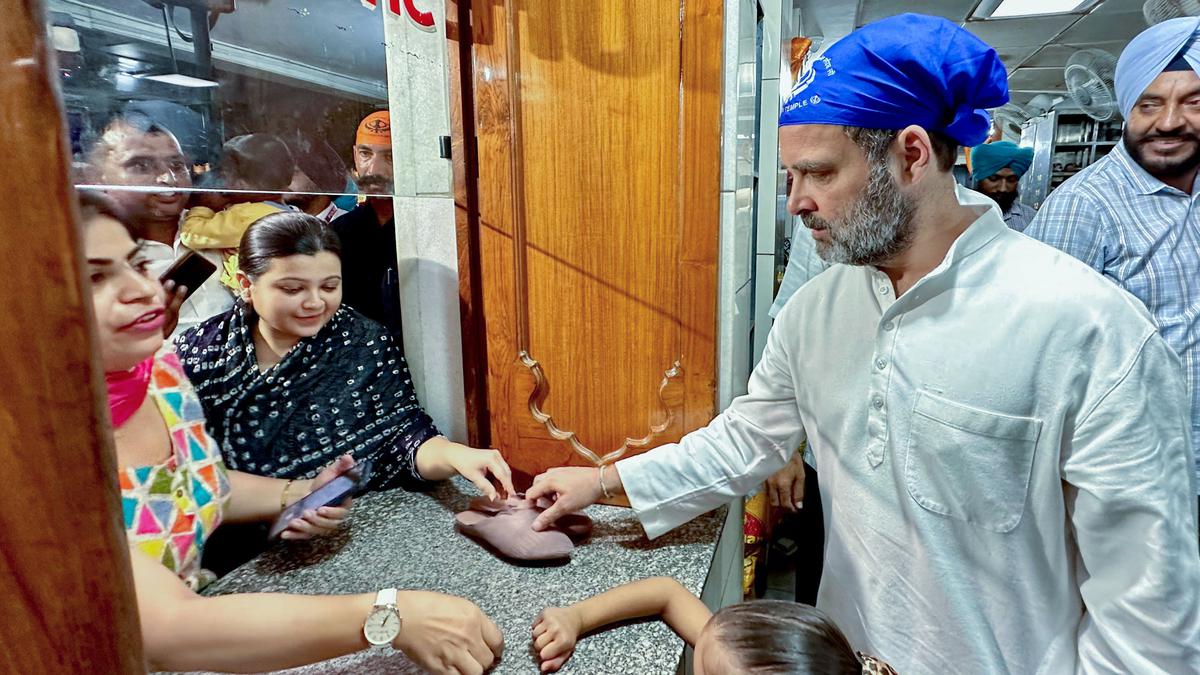 At Sikhism’s holiest shrine Congress’s Rahul Gandhi appears making subtle outreach to Sikhs