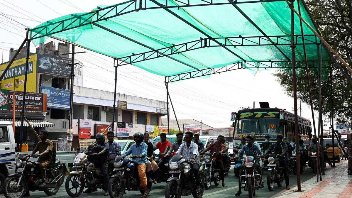 Makeshift canopy installed at Collectorate traffic signal in Erode