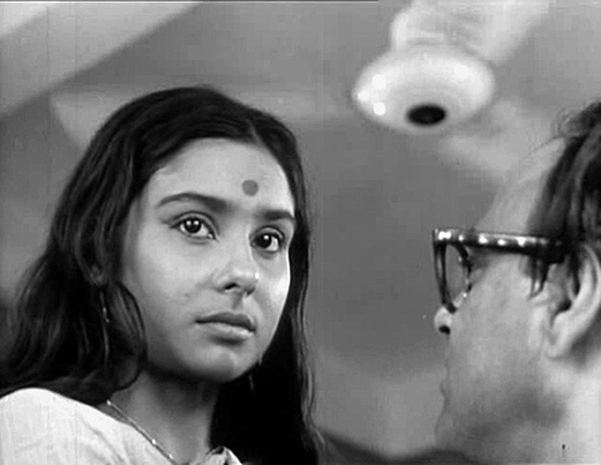 Madhabi Mukherjee em foto de 'Subarnarekha'. Madhabi Mukherjee em foto de 'Subarnarekha'.