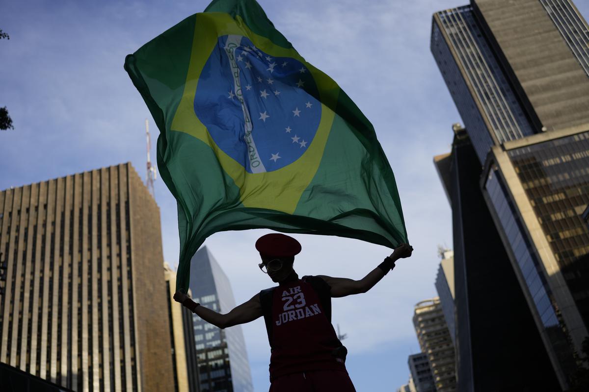 Brazil Presidential election | Bolsonaro takes lead in initial vote count