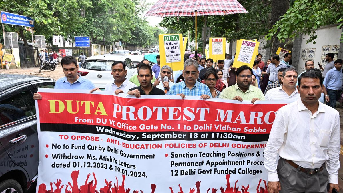 DUTA holds protest against possible de-affiliation of 12 State govt.-funded colleges