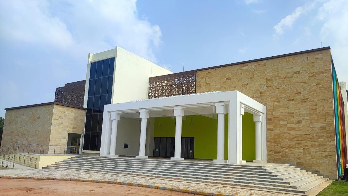 Thirumathi Lakshmi Valar Tamizh library