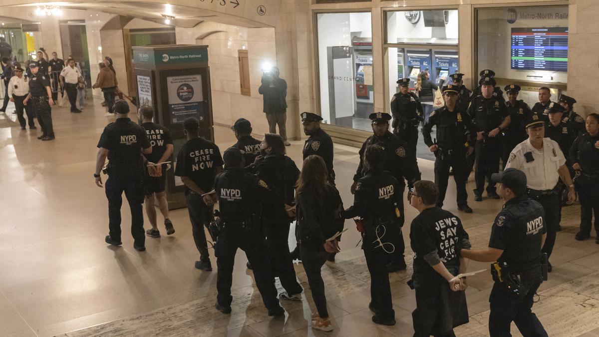 New York protesters demand Israeli cease-fire, at least 200 detained after filling Grand Central station