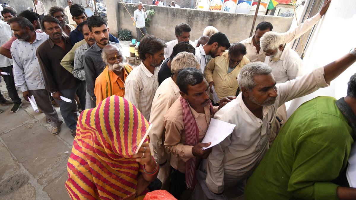 Long queues of farmers for fertilisers create headaches for BJP in MP