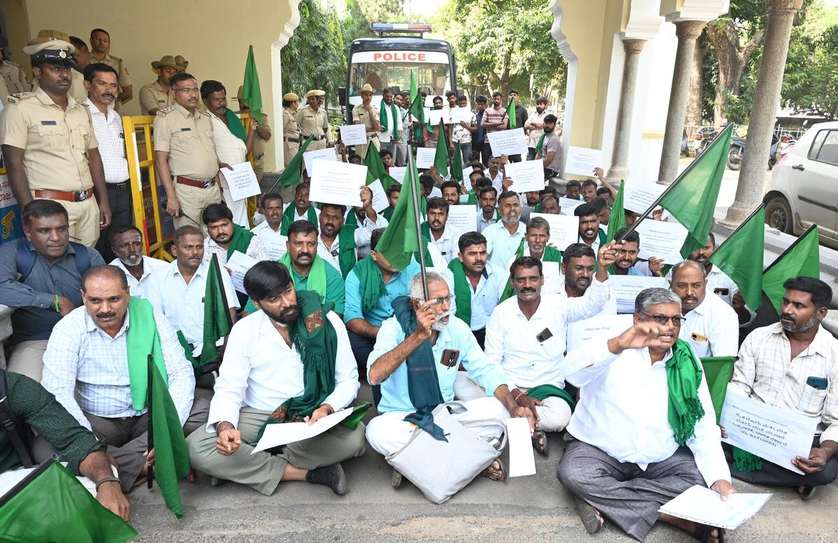 thehindu.com - The Hindu Bureau - Farmers' body opposes free trade agreement with U.S. in farm sector