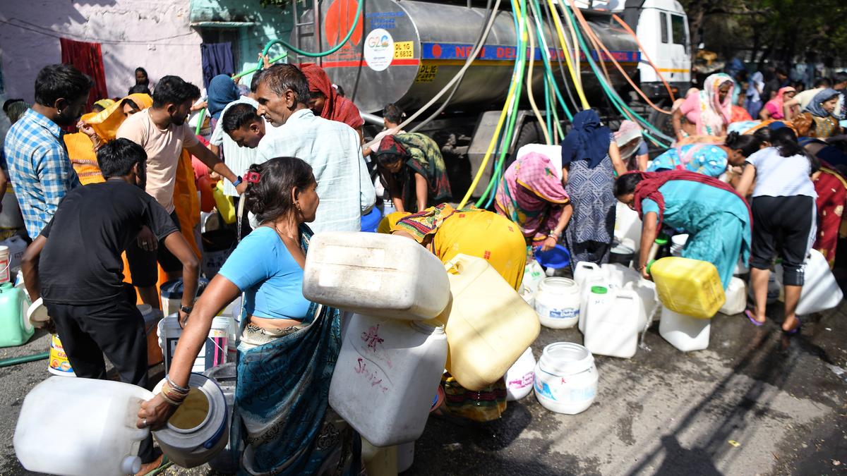 Delhi govt imposes fine of ₹2,000 for water wastage