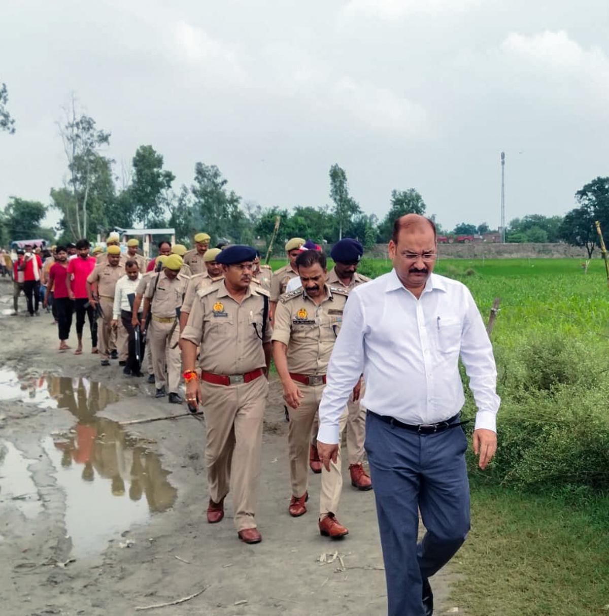 Farrukhabad DM V.K. Singh and SP Alok Priyadarshi reach the spot where the bodies of the girls were found. 