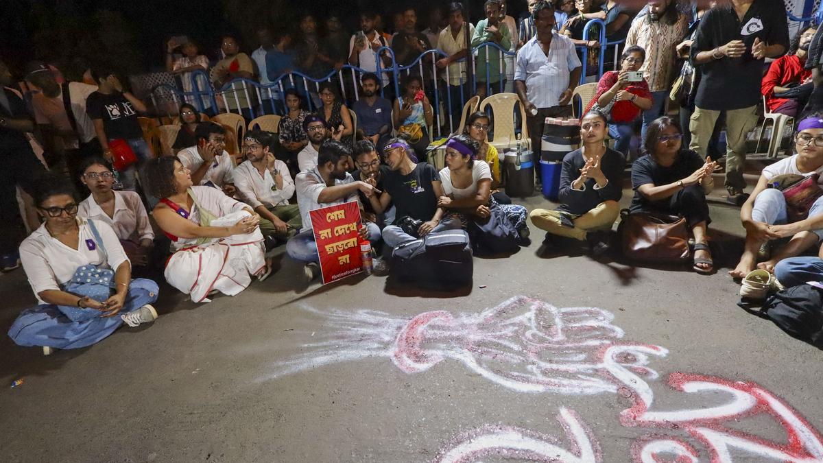 Doctor's rape-murder: Night-long sit-in held in Kolkata