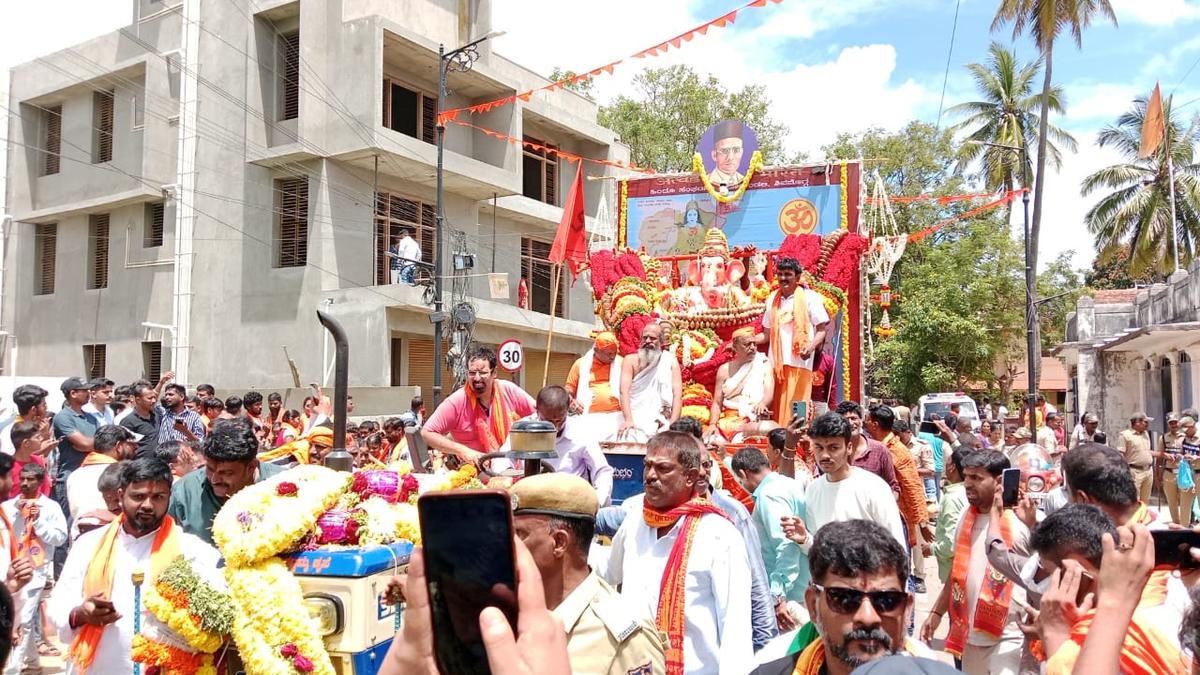 Hundreds take part in Ganesha procession in Shivamogga
