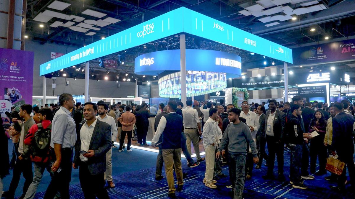 AI summit sees smoother second day after chaotic start