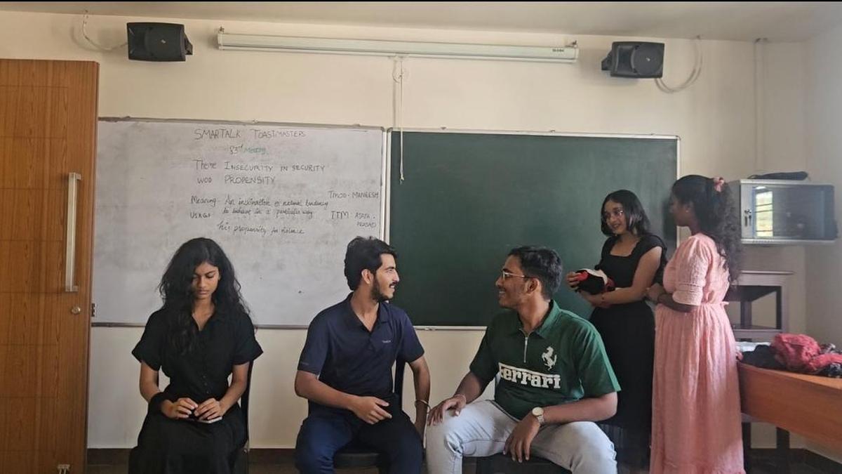 Alunos durante a sessão prática de Yagnaseni