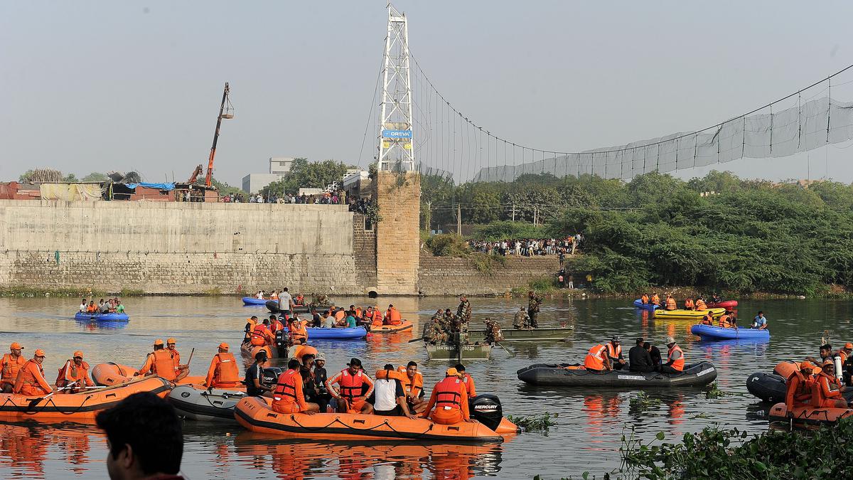 Morbi bridge collapse | Gujarat govt. issues show-cause notice to Morbi municipality asking why it shouldn't be dissolved