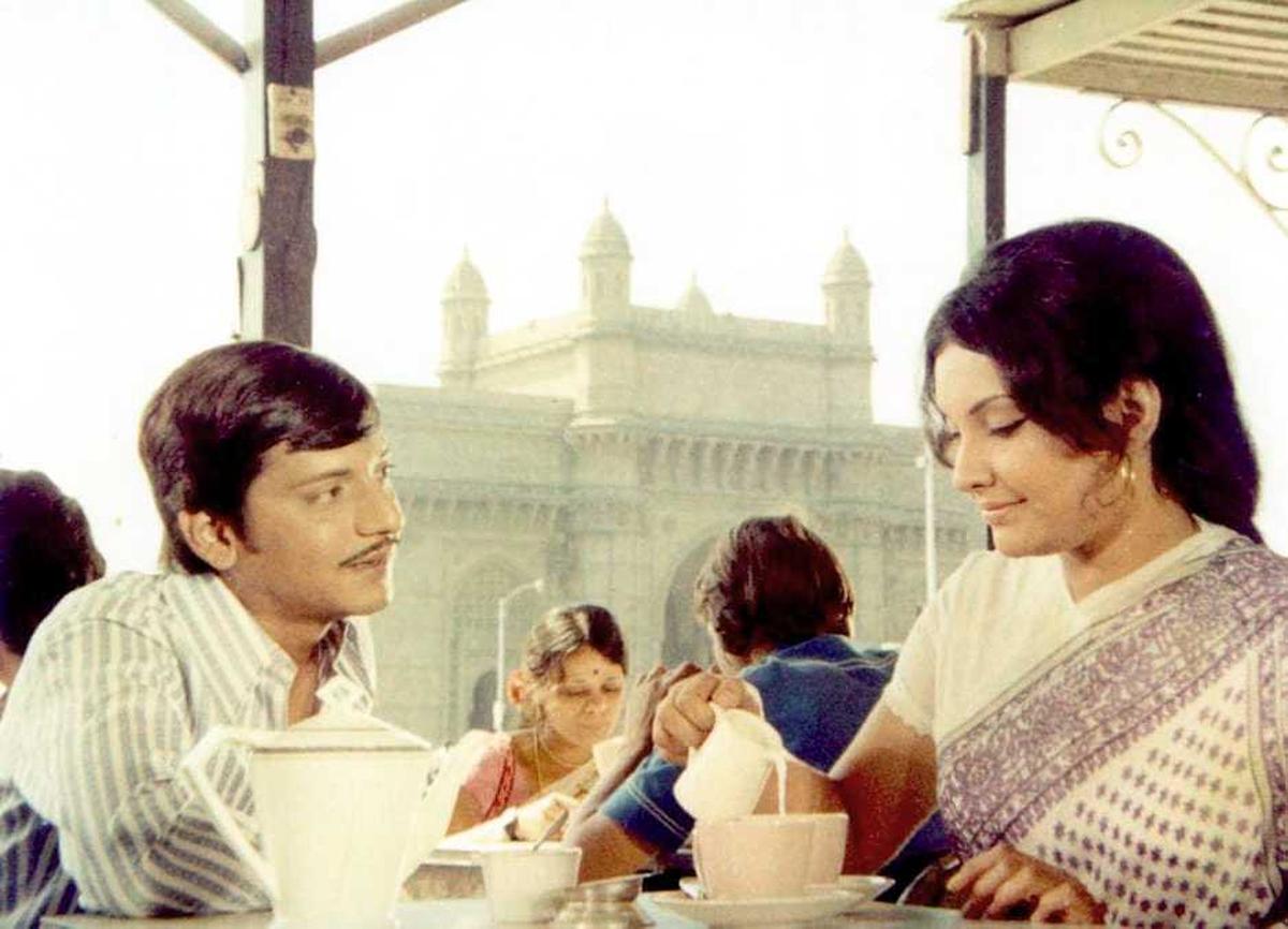 सालिल चौधरी और यसुदास के बीच सहयोग छति सी बट के साथ गहरा हुआ, जहां उन्होंने ब्रीज़ी 'जानमैन जानमैन' गाया सालिल चौधरी और यसुदास के बीच सहयोग छति सी बट के साथ गहरा हुआ, जहां उन्होंने ब्रीज़ी 'जानमैन जानमैन' गाया
