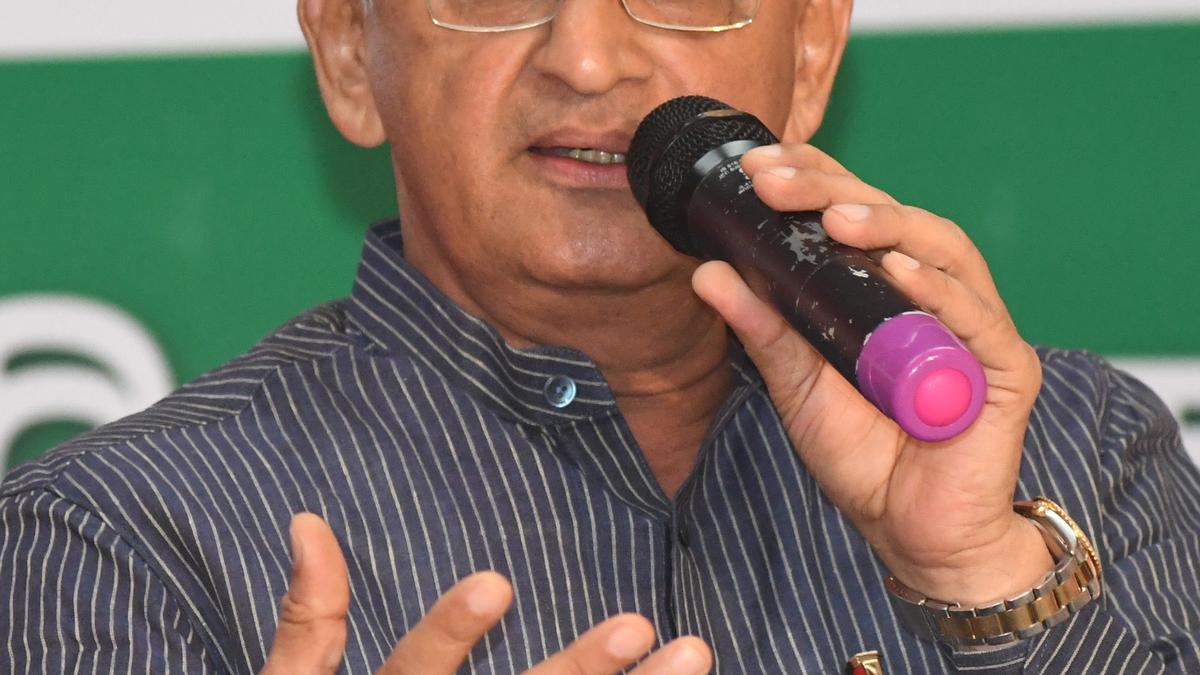 Mallikarjun Kharge has shown his mean mentality: Karnik