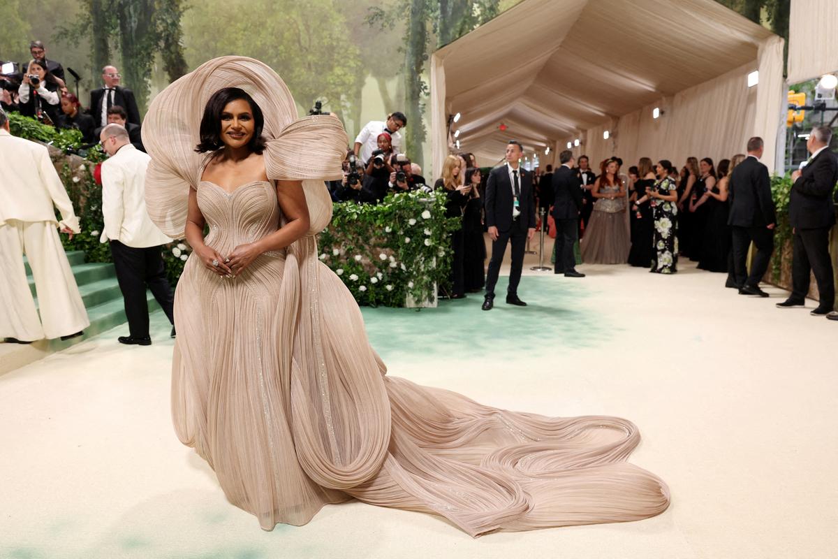 Mindy Kaling poses at the Met Gala, an annual fundraising gala held for the benefit of the Metropolitan Museum of Art's Costume Institute with this year's theme 'Sleeping Beauties: Reawakening Fashion' in New York City, New York, U.S., May 6, 2024. REUTERS/Andrew Kelly     TPX IMAGES OF THE DAY     