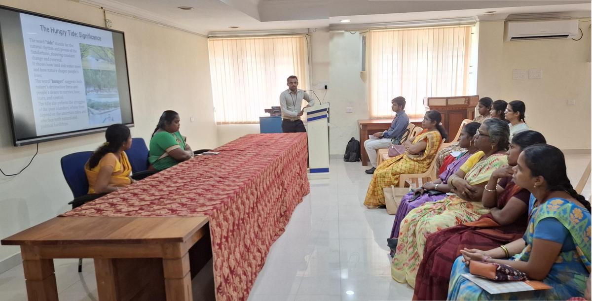 A research paper being presented at a programme organised by the Research Forum â Minerva of the Department of English, Sri Kaliswari College, Sivakasi. A research paper being presented at a programme organised by the Research Forum â Minerva of the Department of English, Sri Kaliswari College, Sivakasi.