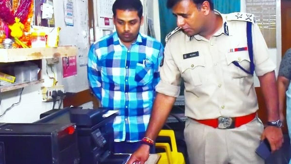 Police Commissioner makes surprise visit to Suryaraopet police station