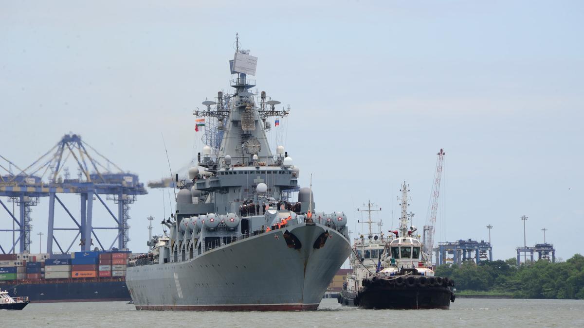 Russian warships call at Kochi port