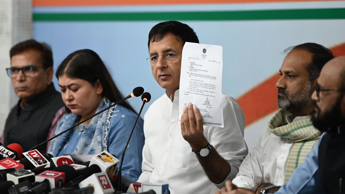 Congress, SP in principle fighting together on several issues: Surjewala