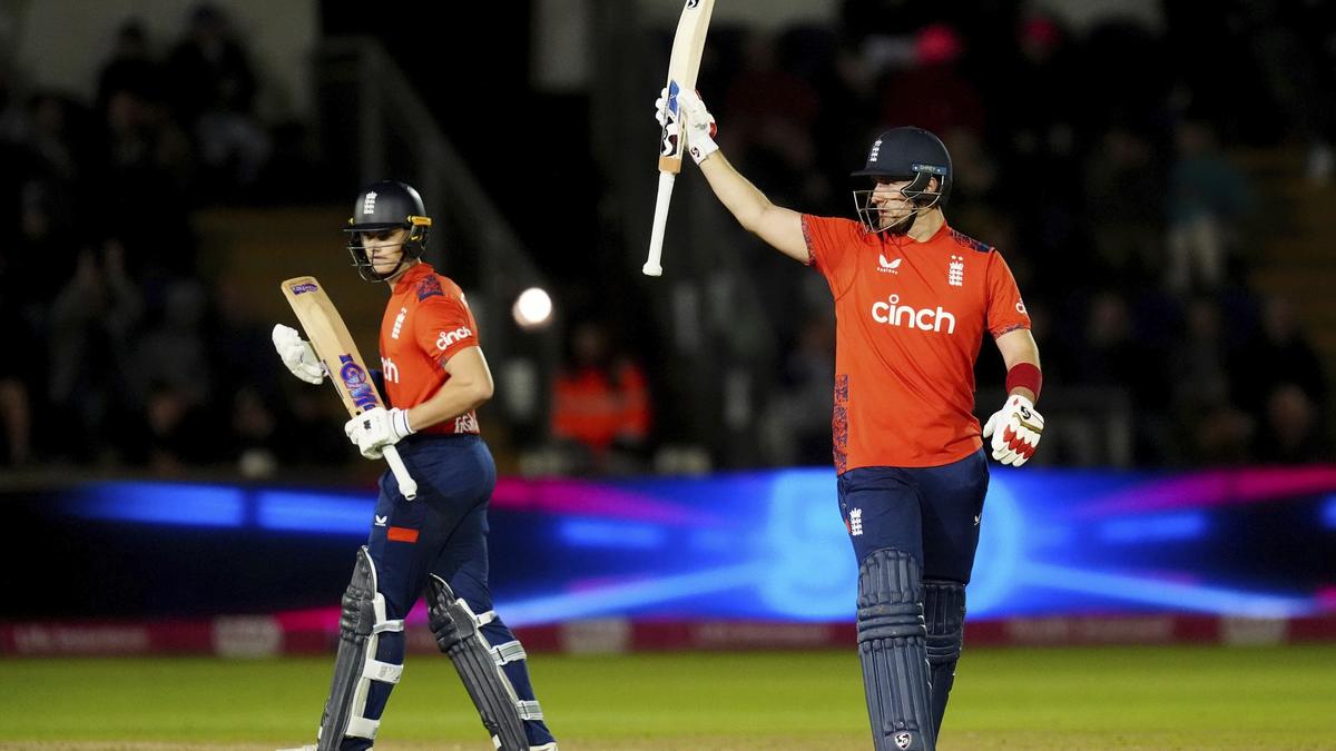 Livingstone whacks England to a series-tying T20 win over Australia