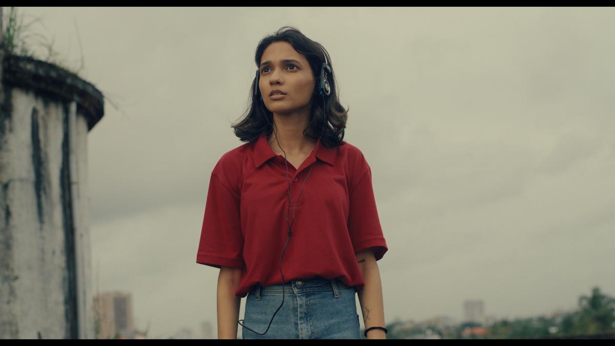 हनिया नफीसा अपने संगीत वीडियो में, 'व्हेन लाइफ गिव्स यू लेमन्स' हनिया नफीसा अपने संगीत वीडियो में, 'व्हेन लाइफ गिव्स यू लेमन्स'