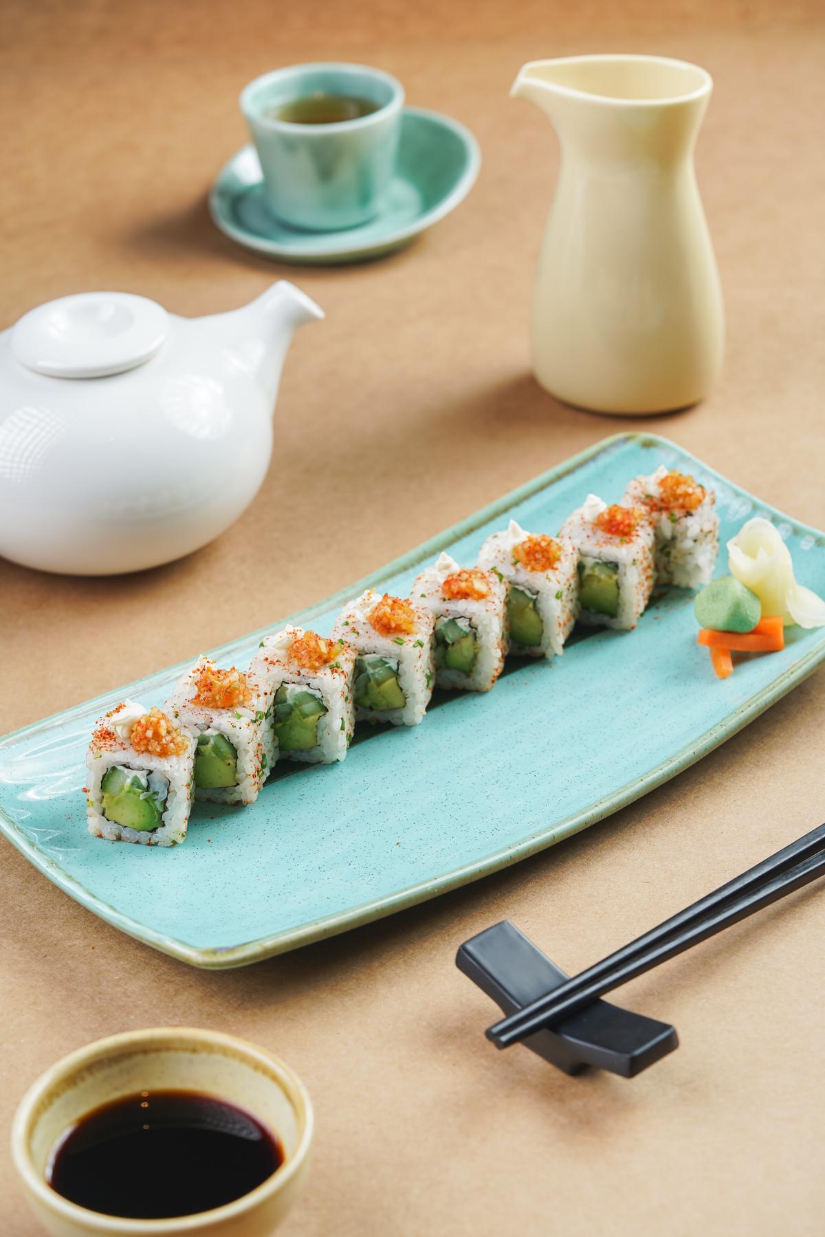  Salmon and avocado roll