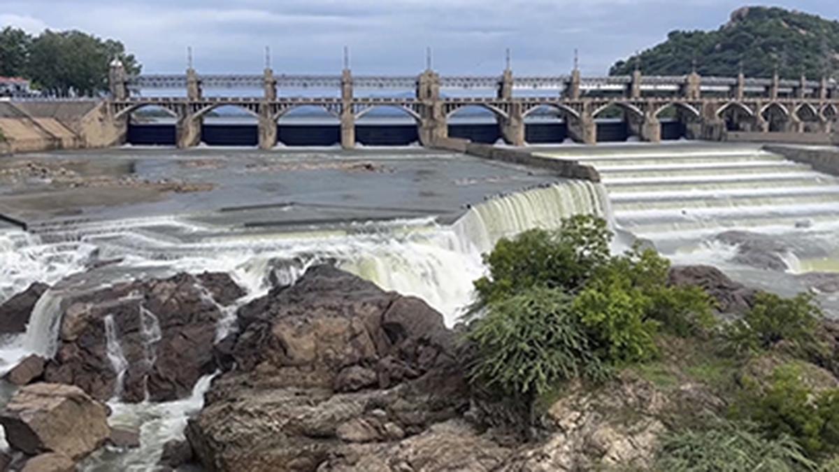 Water level in Mettur dam stands at 109 feet